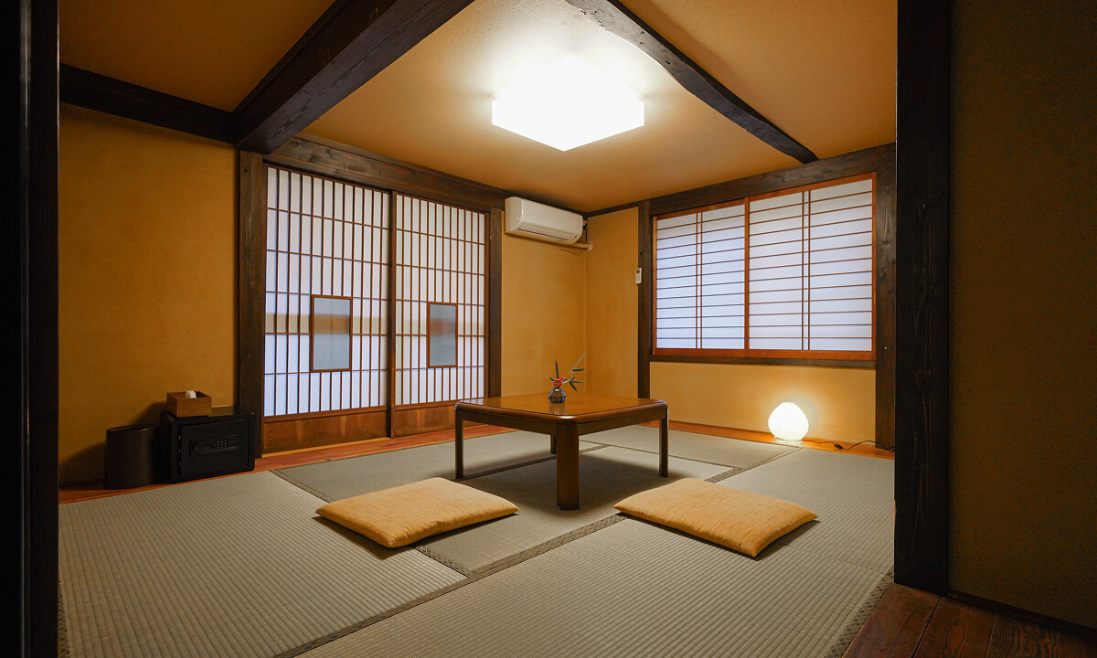 苔桃のインテリア、畳に座卓が置かれたお部屋